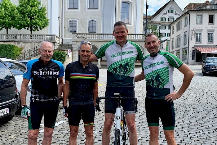 Zufriedene Gesichter vor dem Start am zweiten Tag