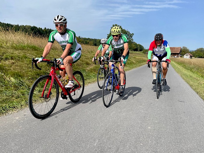 Die VMC-Gümmeler auf dem Radweg um den Greifensee