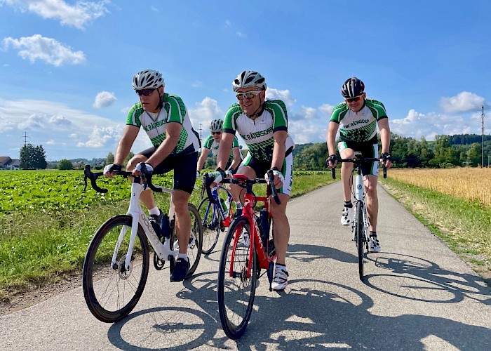 Die VMCler-Gruppe auf dem Radweg kurz vor Wigoltingen