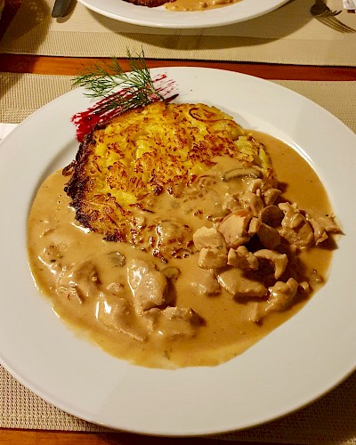 Zum Abendessen gab es Zürcher Geschnetzeltes mit Rösti