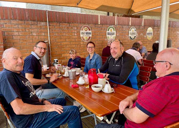 VMCler am Tische beim Brauerbrunch