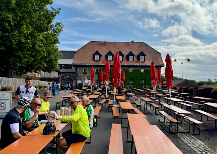 Pause beim Kloster Kreuzberg